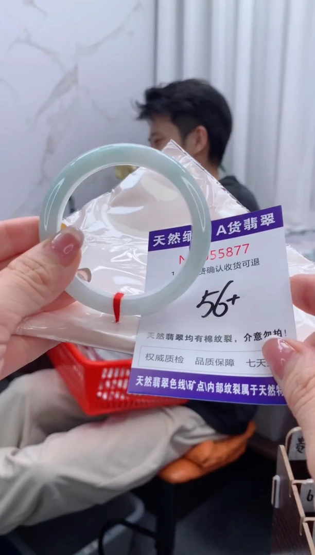 翡翠手镯未镶嵌有纹，完美者勿拍