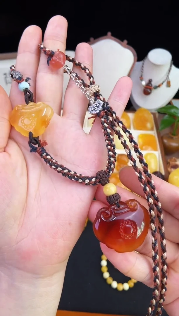 琥珀未镶嵌珠宝奇石蹦****Q柒月