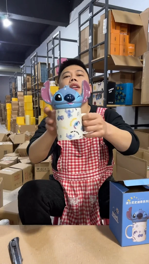 【闪购商品】杯原盒史迪仔满印带盖杯
