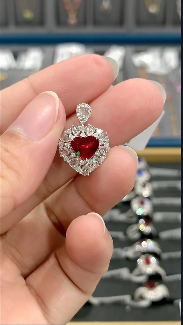 18K金镶嵌吊坠红宝石1.14克拉