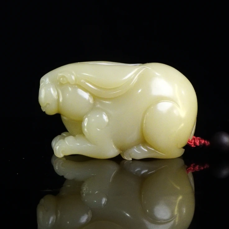 16寿山石山顶白芙蓉月兔手把件128.2克6.8x3.5x4