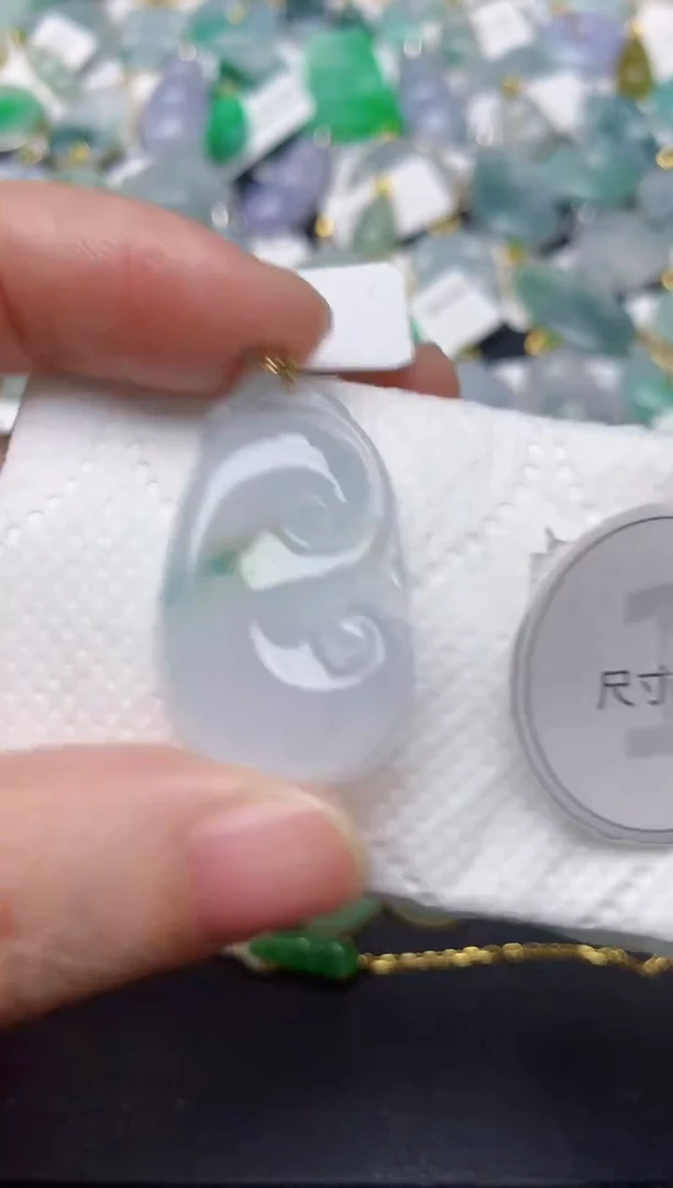 颈饰18K金镶嵌翡翠天然缅甸A货翡翠