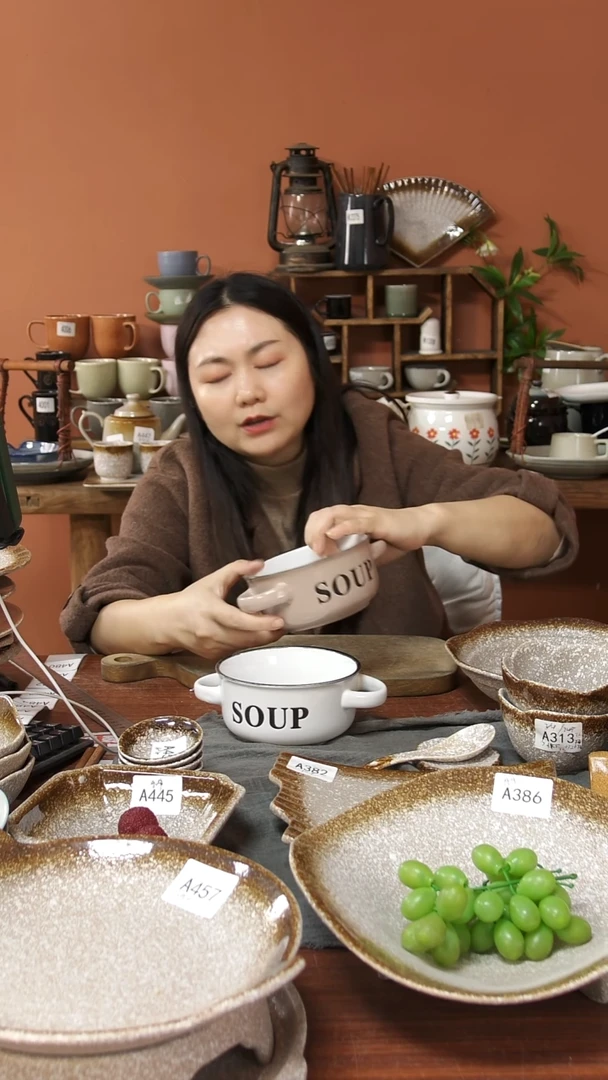 陶瓷3442陶瓷粉色双耳碗一个微瑕