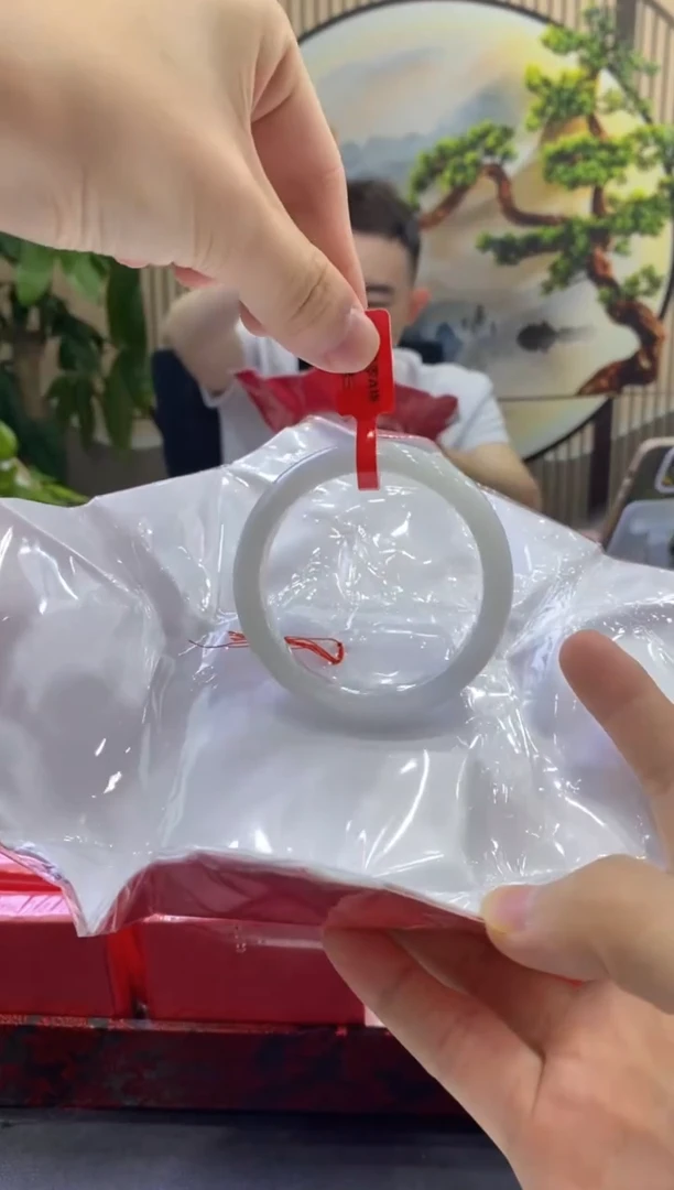 翡翠手镯未镶嵌16
