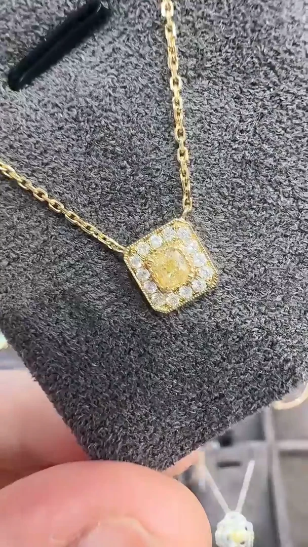 【闪购商品】钻石项链18K金镶嵌黄钻项链