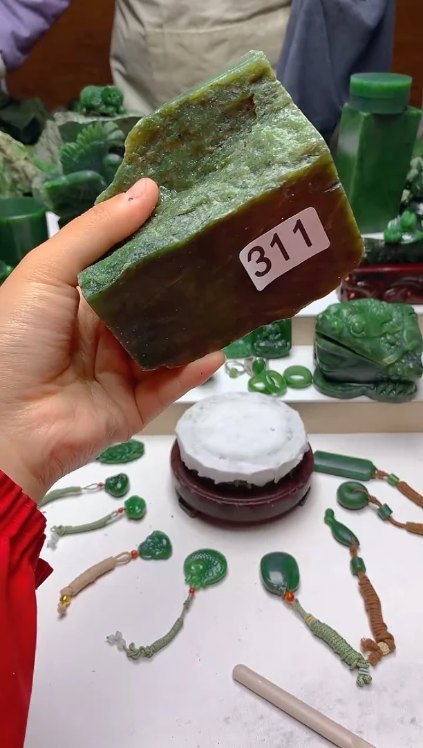 未镶嵌和田玉摆件1