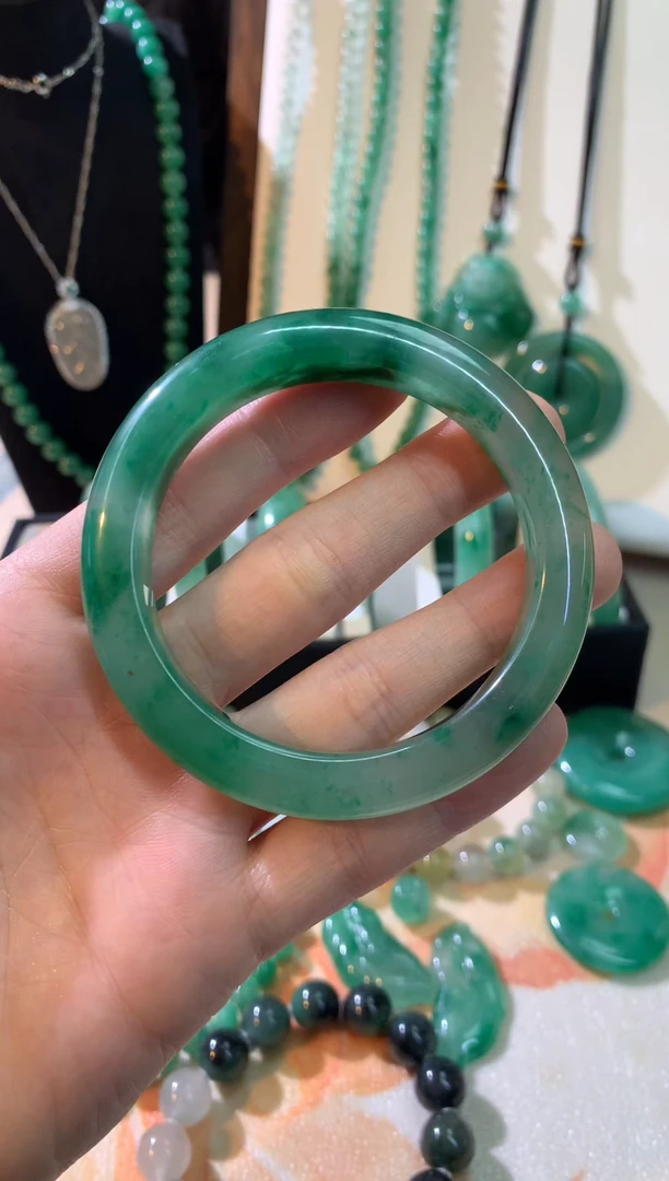 未镶嵌手镯石英质玉（非洲翠）卡55-56手镯