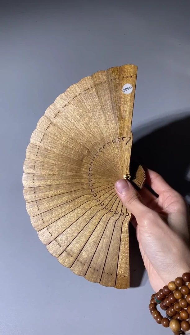 【闪购商品】金丝楠木雕206号15cm金丝楠木小叶桢楠扇子