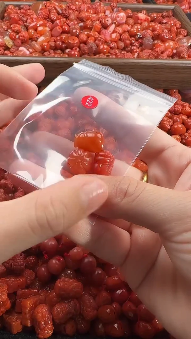 颈饰未镶嵌南红玛瑙1