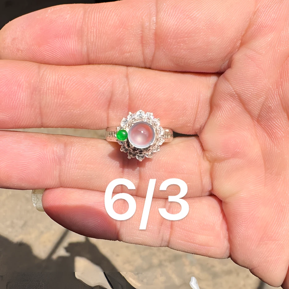 0916(小哪吒在源头)玻璃种翡翠正圆白冰戒面干净肉细荧光足M40