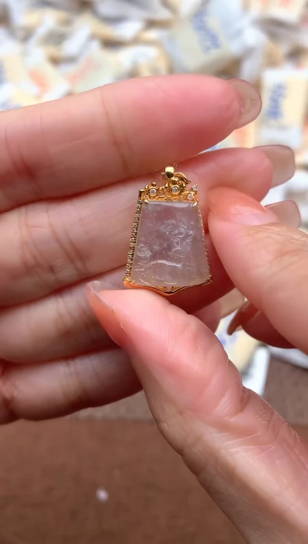 18K金镶嵌挂件翡翠一