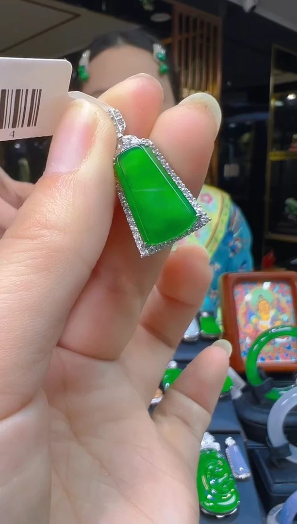 吊坠(赠链)银S925镶嵌翡翠077(多样性发货发其一)