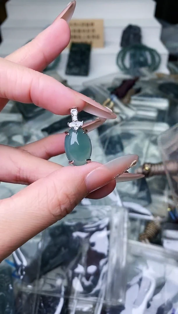 颈饰未镶嵌翡翠