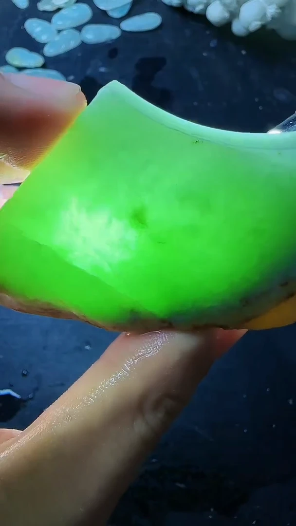 翡翠挂件未镶嵌128翡翠