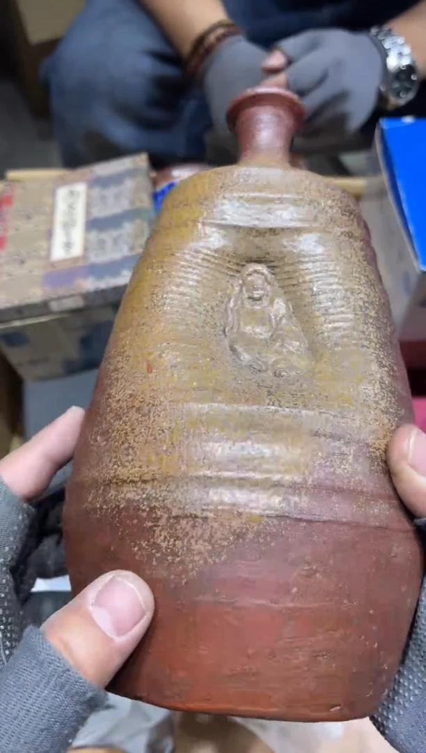 303 备前带工花器