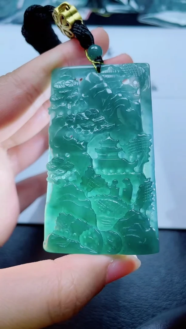 颈饰未镶嵌翡翠