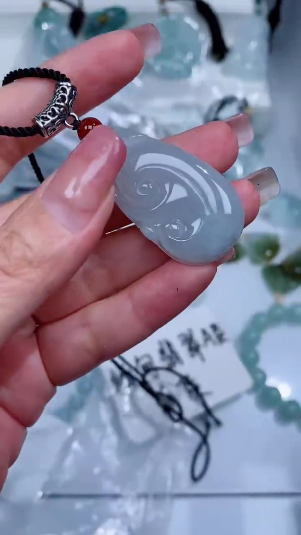 翡翠未镶嵌颈饰吊坠