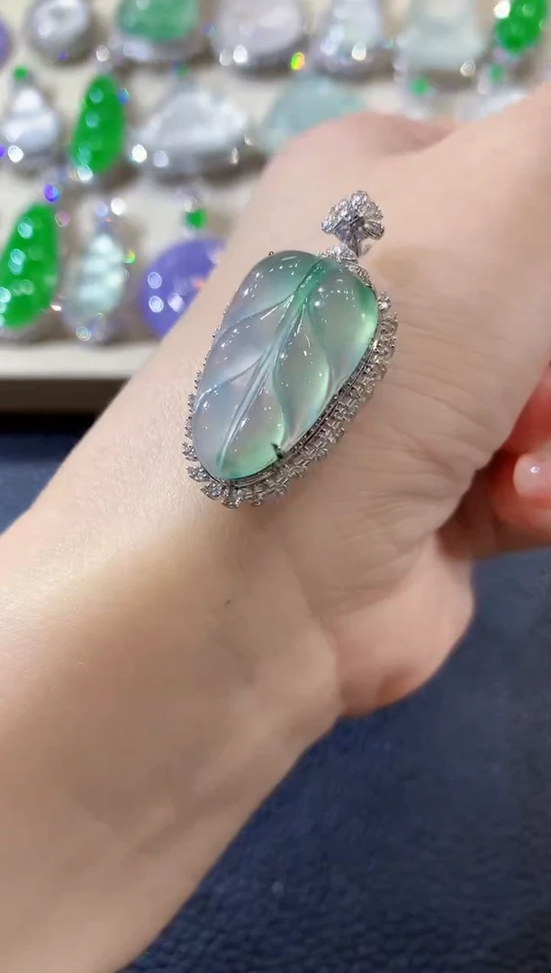 吊坠(不含链)18K金镶嵌翡翠A11