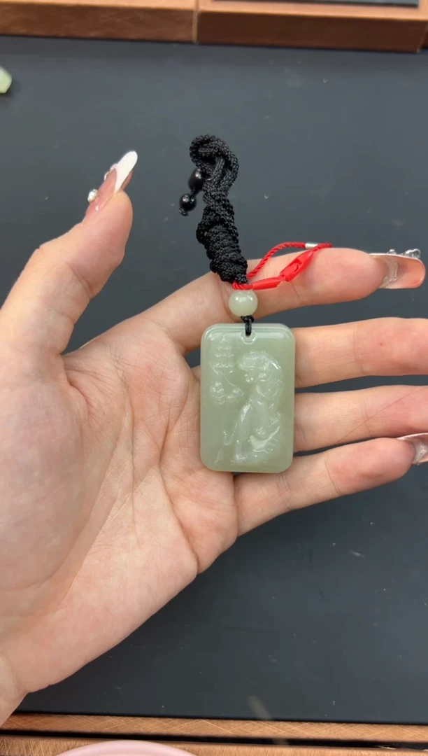 【闪购商品】和田玉吊坠(赠链)未镶嵌且末微色差近矿吊坠