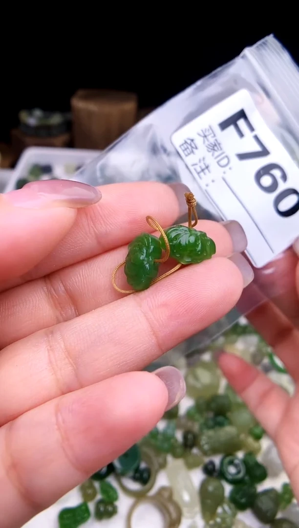 颈饰未镶嵌和田玉 一对