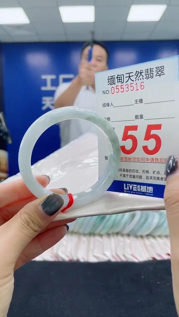 未镶嵌手镯翡翠天然翡翠手镯