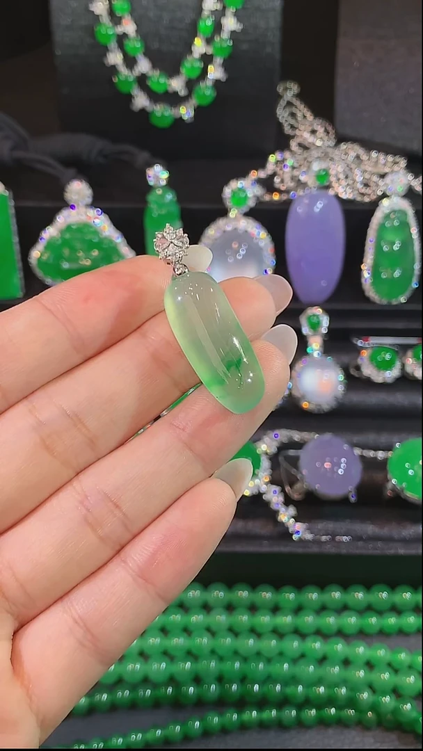 吊坠(不含链)18K金镶嵌翡翠吊坠