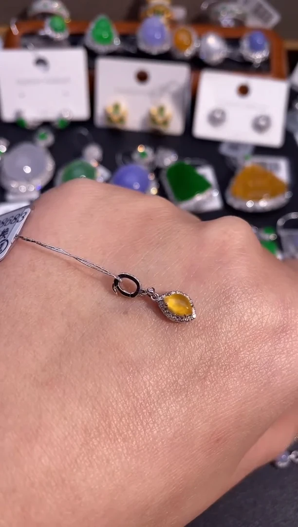 【闪购商品】翡翠颈饰18K金镶嵌吊坠