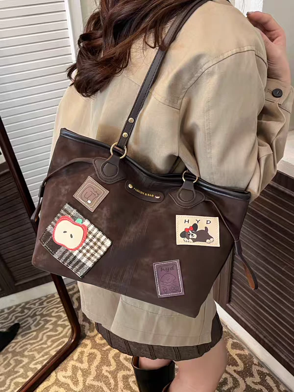 美拉德风大容量女生包包女士百搭2025时尚绒面卡通托特包通勤包