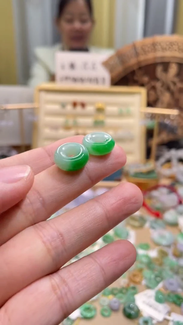 颈饰未镶嵌翡翠甜甜圈一对