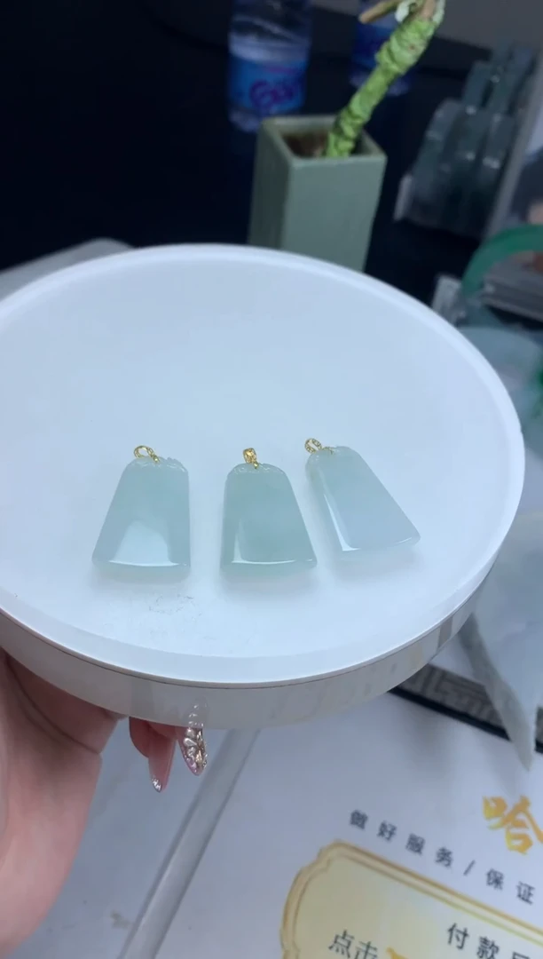 颈饰18K金镶嵌翡翠无事牌多样性发一件