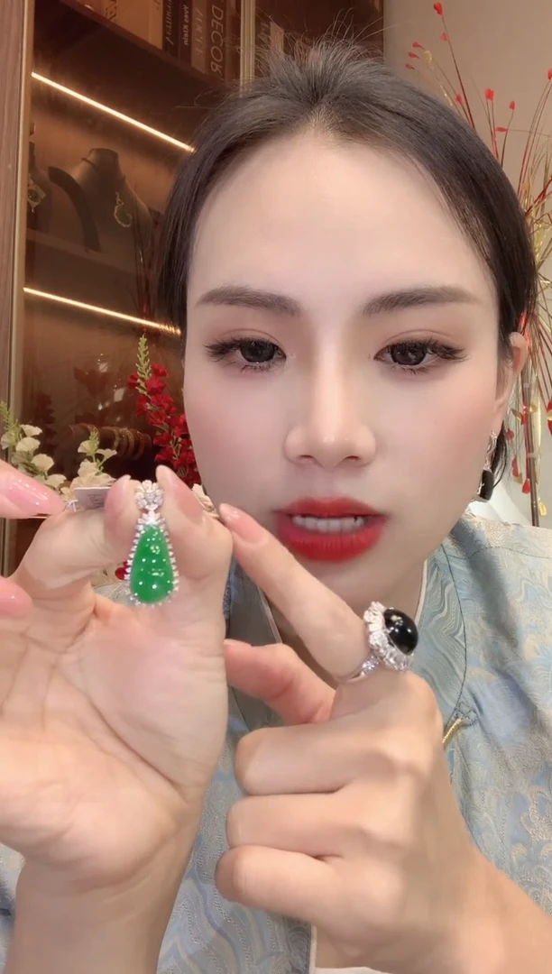 【闪购商品】翡翠吊坠(不含链)18K金镶嵌D6