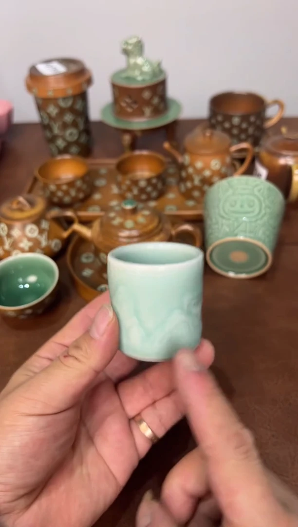 龙泉窑粉青山水扳指杯