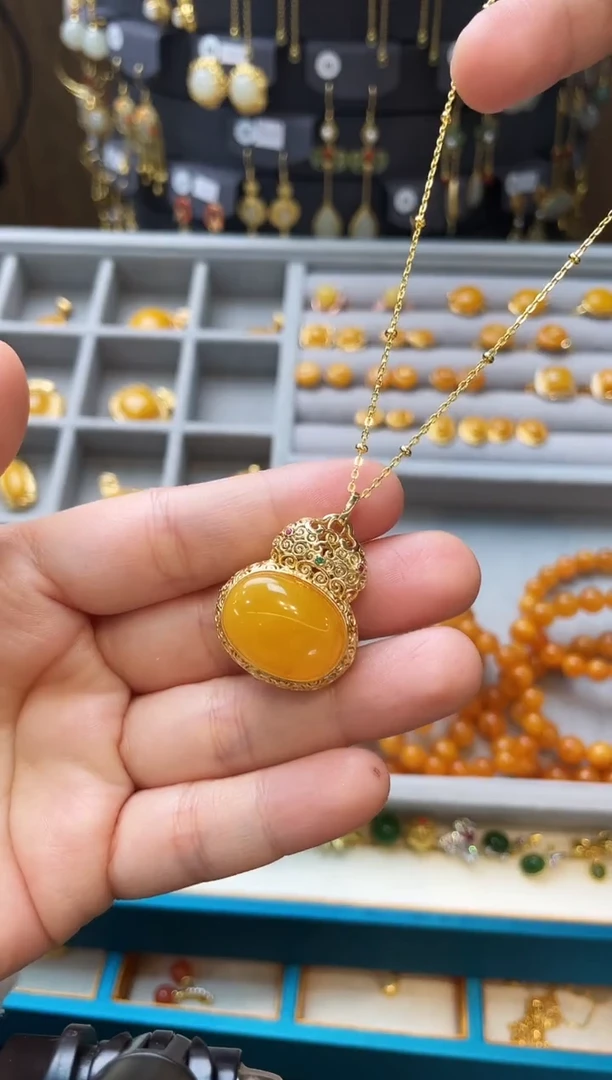 【闪购商品】蜜蜡颈饰银S925镀金镶嵌吊坠