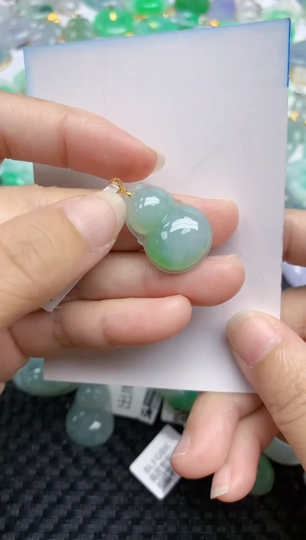 翡翠18K金镶嵌颈饰天然翡翠A货