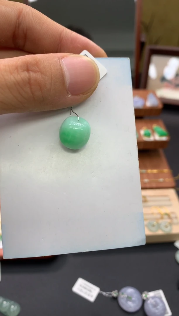吊坠(不含链)未镶嵌翡翠路路通