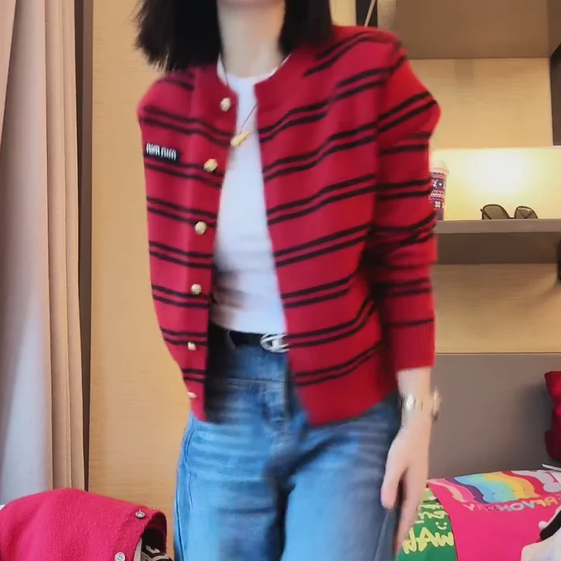 2025新款设计感气质百搭秋冬纽扣设计条纹针织开衫LK2501171