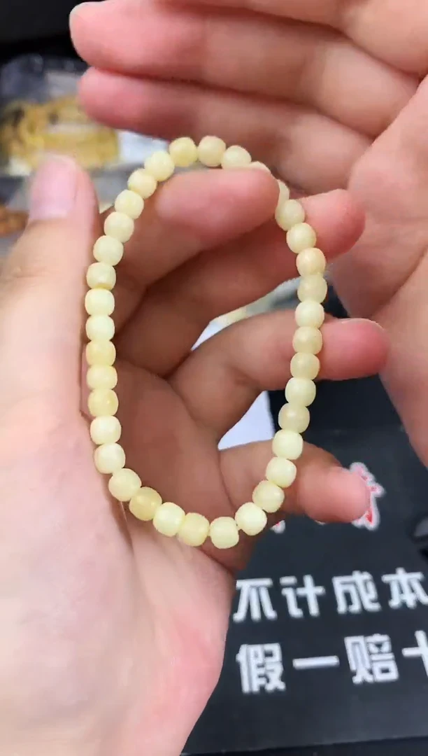蜜蜡未镶嵌珠宝奇石4104