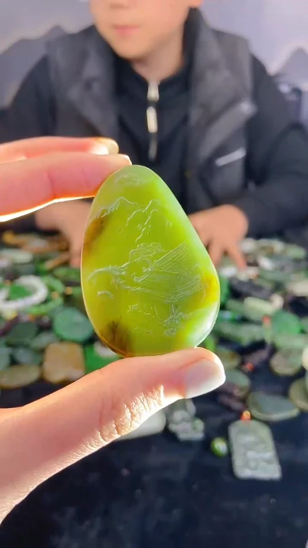 颈饰未镶嵌和田玉1