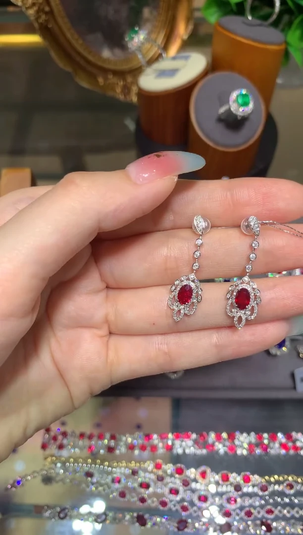 耳坠18K金镶嵌红宝石1.2CT