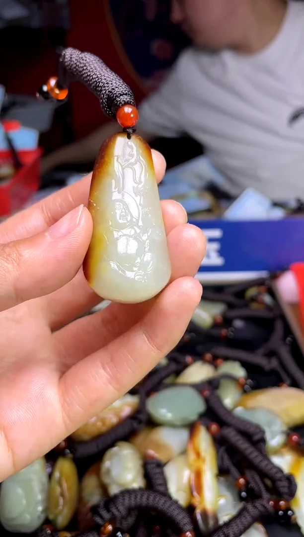 和田玉未镶嵌颈饰1