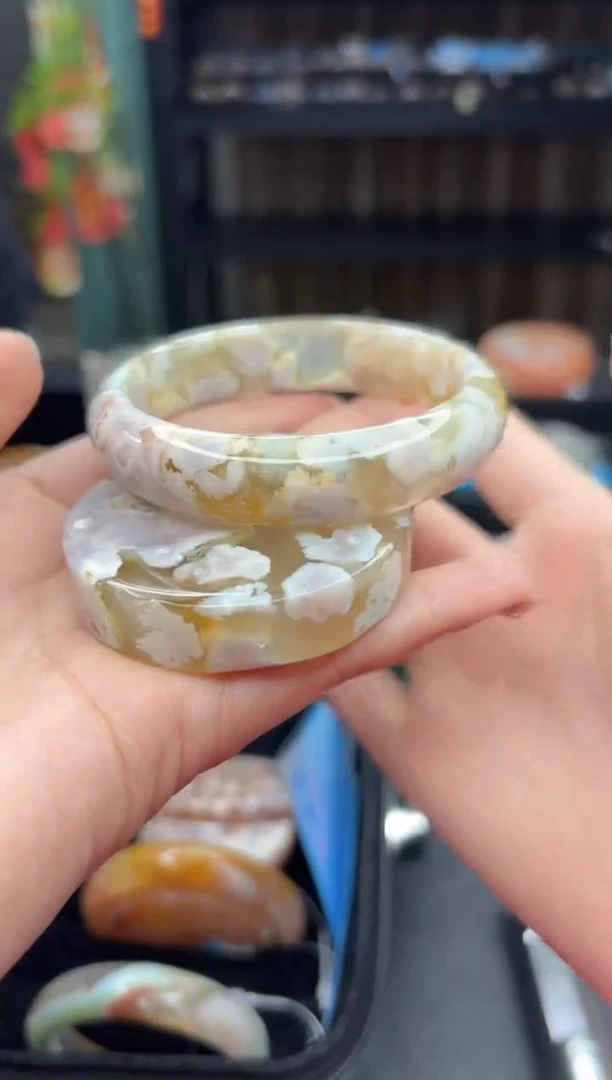 【闪购商品】石英质玉手镯未镶嵌825（58圈赠送镯心）