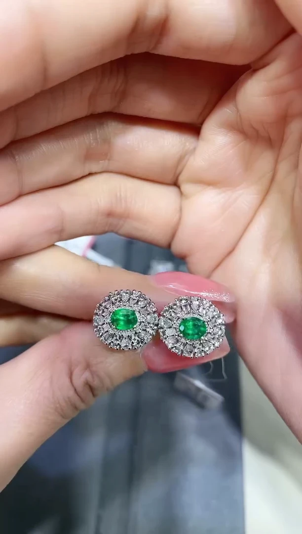 18K金镶嵌祖母绿耳饰