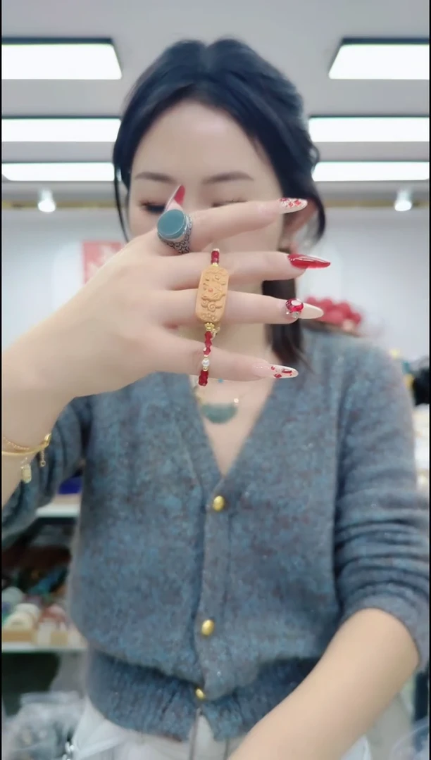 【闪购商品】尖晶石颈饰合金2231红尖晶九尾