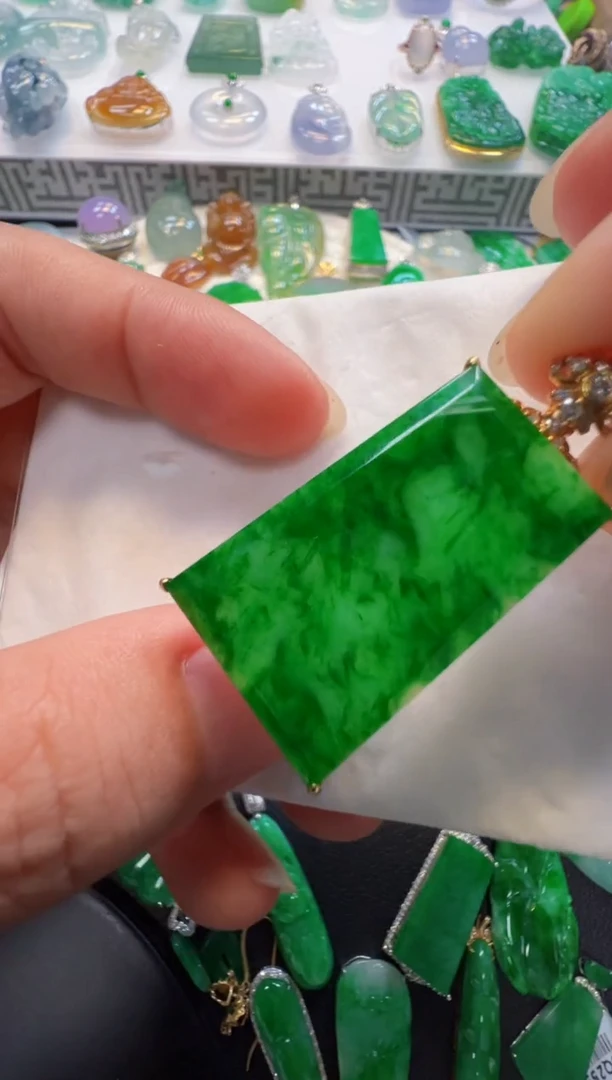 翡翠18K金镶嵌吊坠(不含链)陈*6800