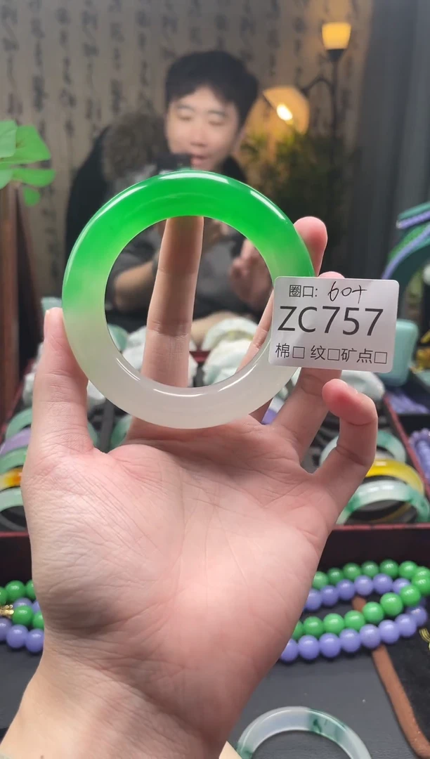 S***e静宝石英岩手镯ZC757