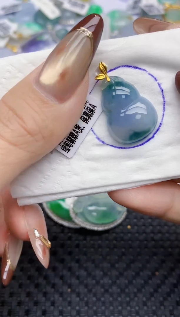 颈饰18K金镶嵌翡翠   天然翡翠A货  百元以上9米证书费自理