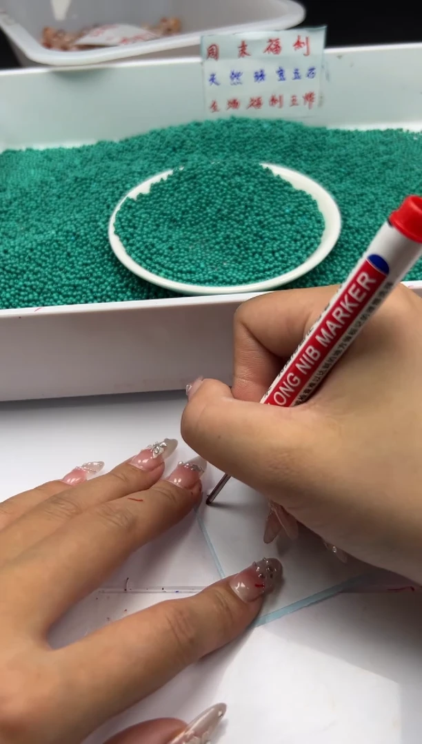 玛瑙/玉髓颈饰未镶嵌w411高瓷绿*松2mm*100颗