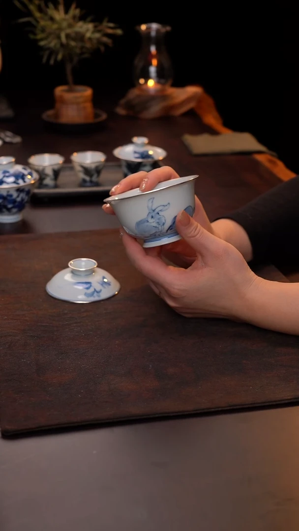 景德镇仿明青花手绘大白兔盖碗三包银口