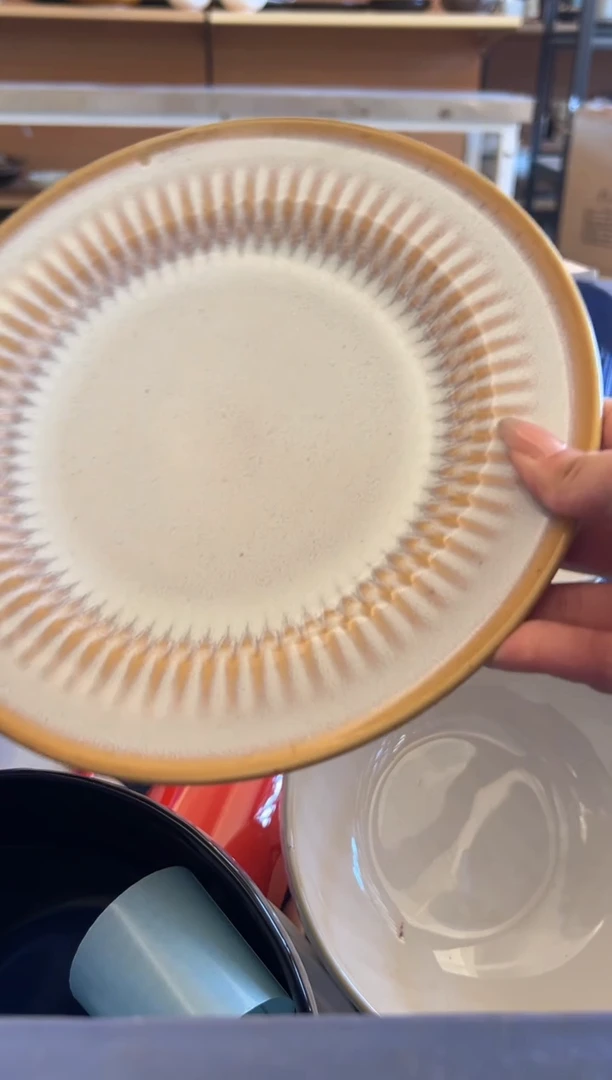 新骨瓷025 瑕疵素彩白 雏菊 9寸盘