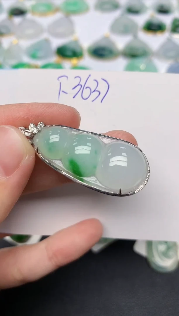 颈饰18K金镶嵌翡翠天然缅甸A货翡翠百元以上9元证书费自理